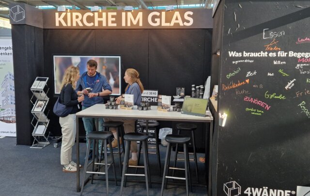 Messestand 4Wände Kirche im Glas