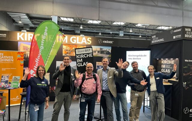 Messestand mit allen Partnern beim Willow Leitungskongress